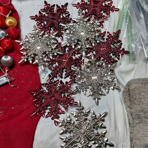 decorative plastic red and silver snowflake ornaments X5 Red And 4 Silver